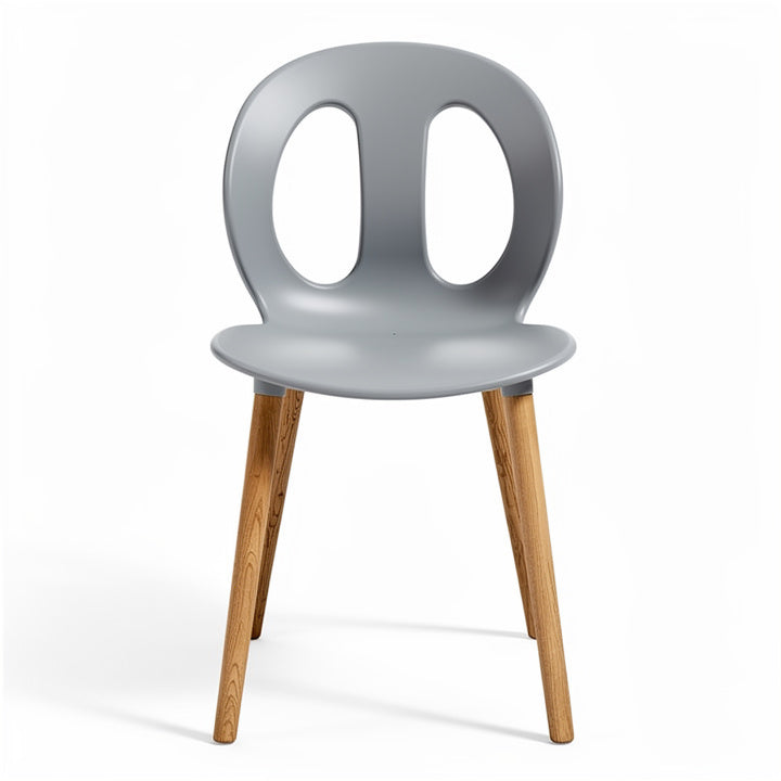 Moderne grijze stoel met houten poten